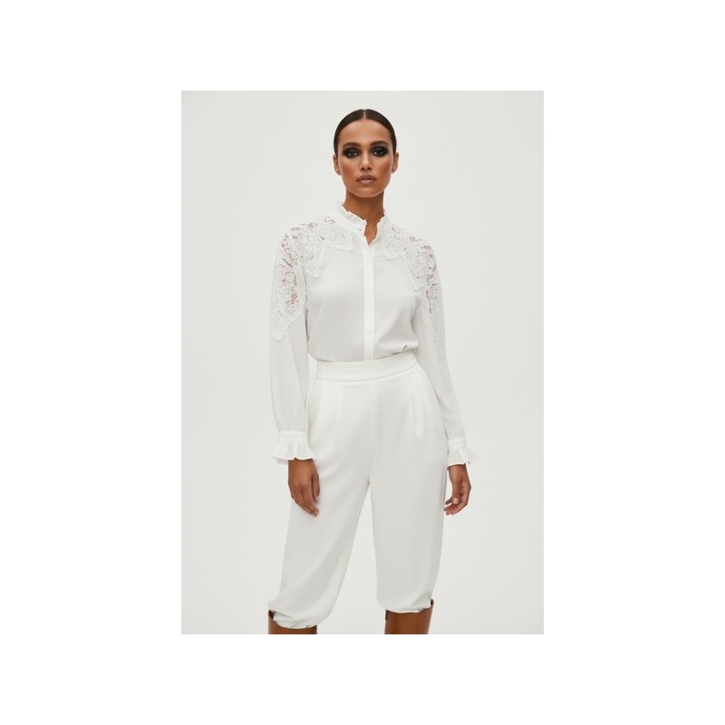 Blouse en dentelle blanche élégante