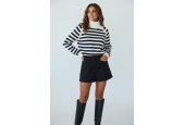 Pull marinière femme à col montant – Élégance chic et intemporelle Pull marinière femme à col montant – Élégance chic et intemporelle