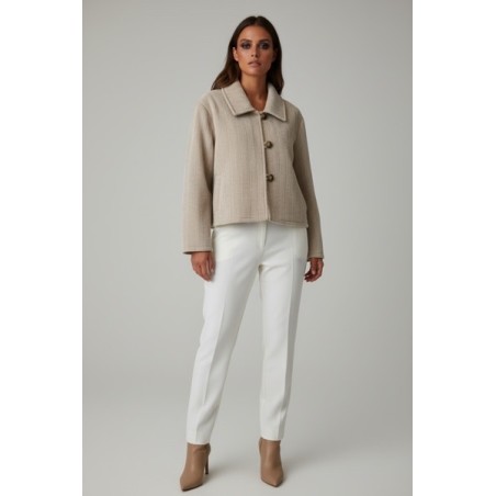 Veste femme beige texturée – Coupe droite élégante, col classique & boutons effet écaille